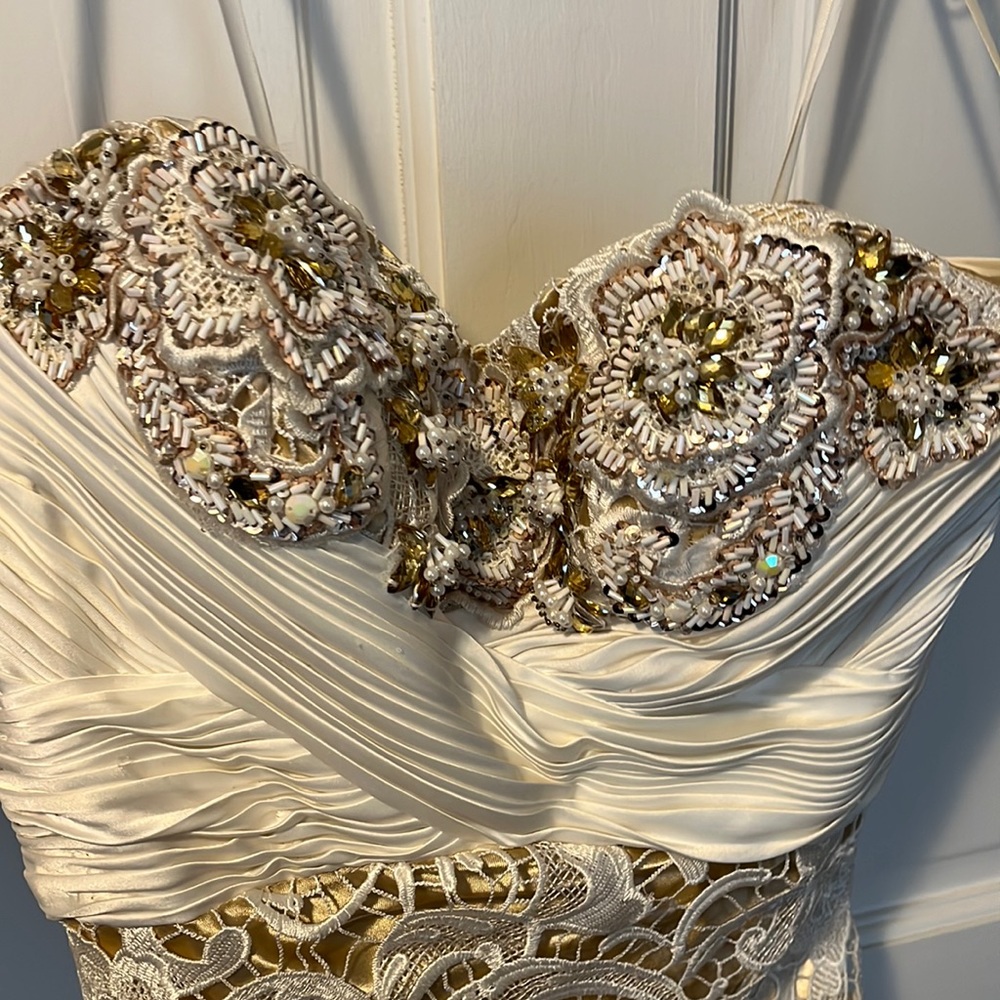 Gorgeous Mac Duggall Size 6 Cream and Gold Lace Gown.